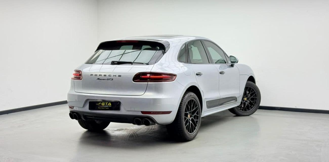 2017 Porsche Macan GTS thumbnail 4