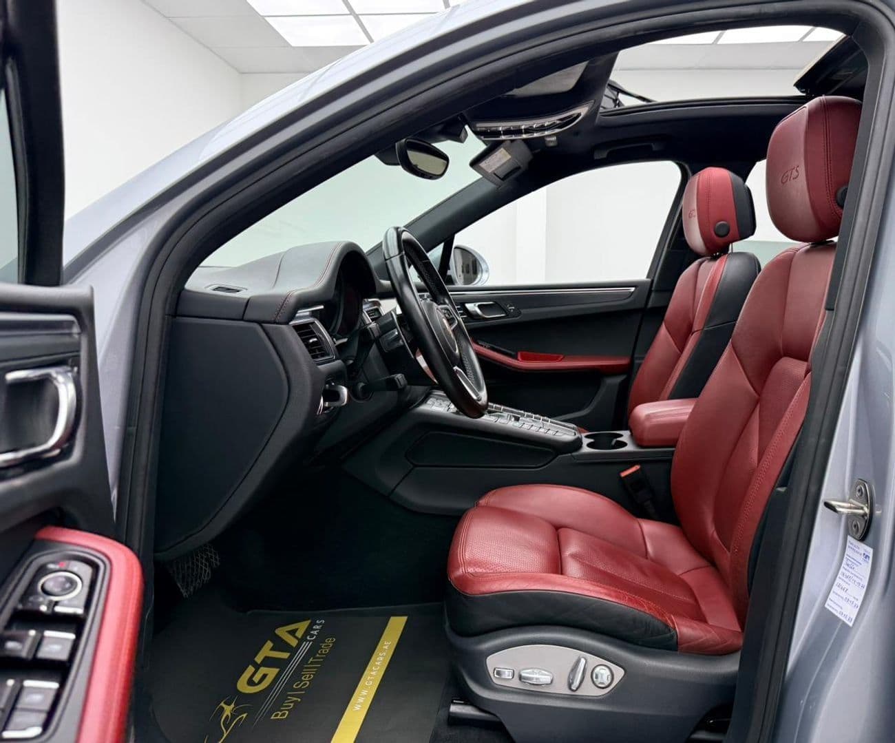 2017 Porsche Macan GTS thumbnail 8