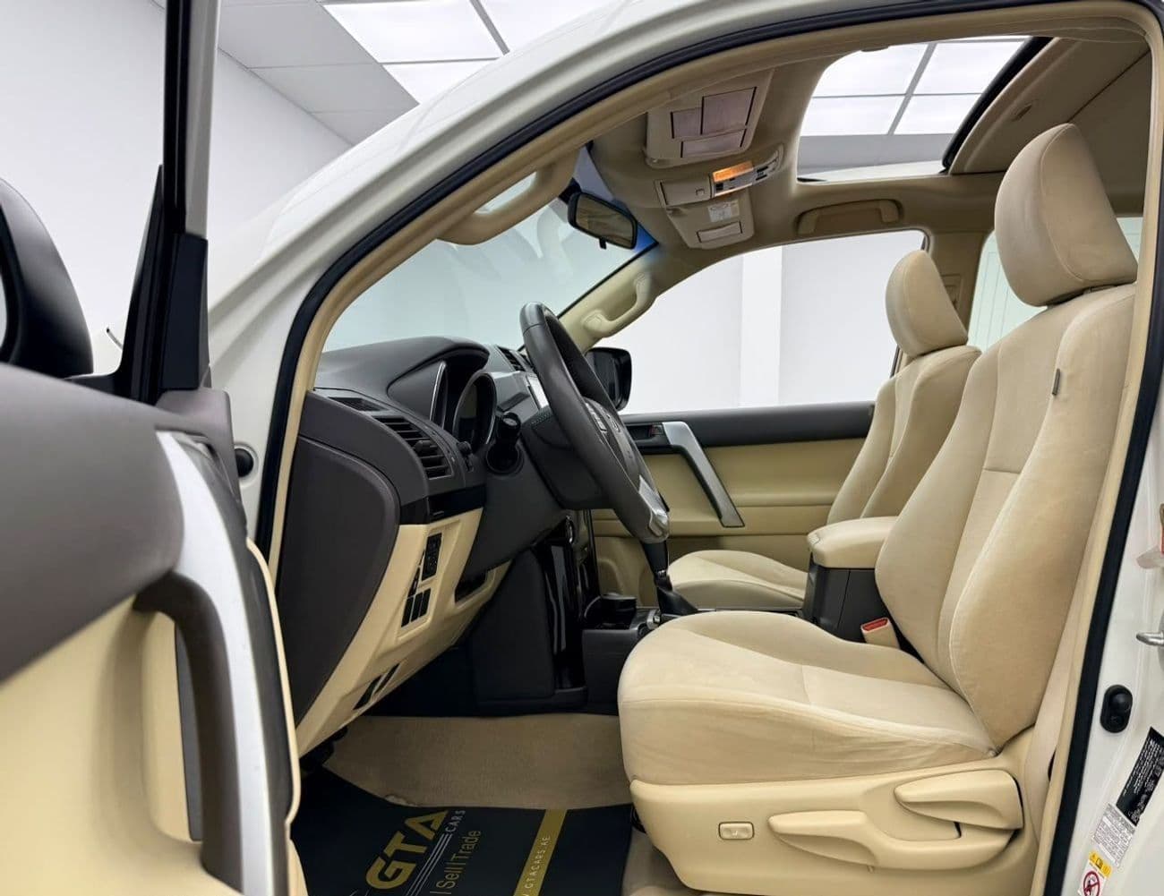 2016 Toyota Prado GXR thumbnail 8