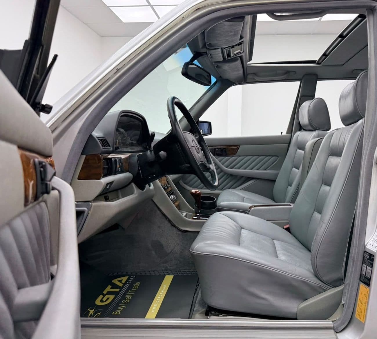 1991 Mercedes Benz 560 SEL thumbnail 8