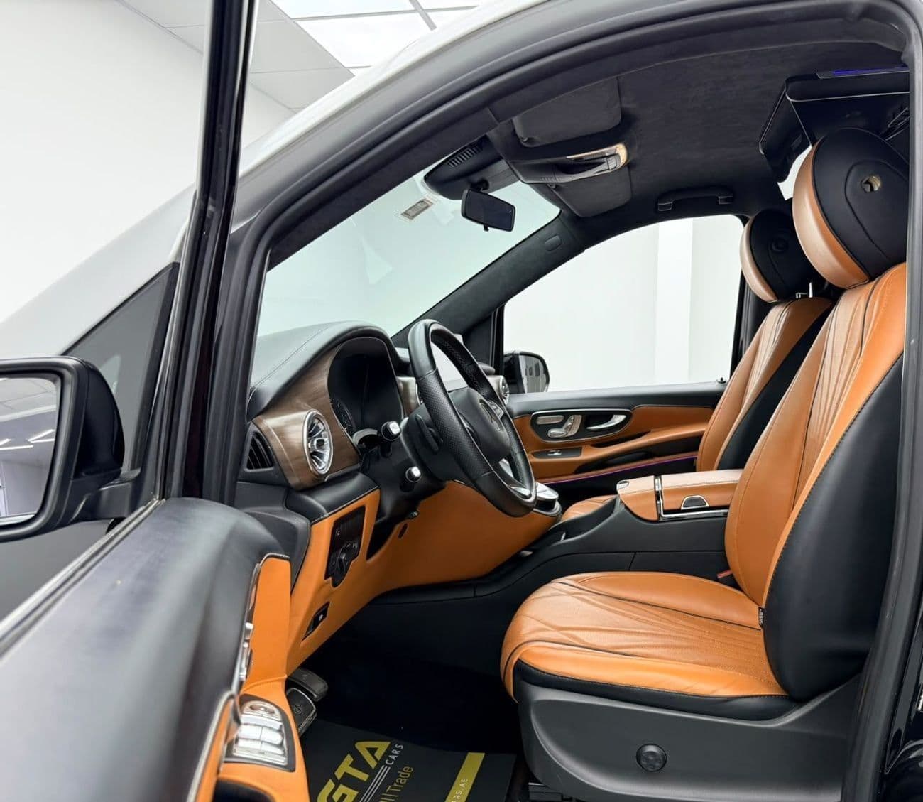 2024 Mercedes Benz V 250 LUXURY thumbnail 8