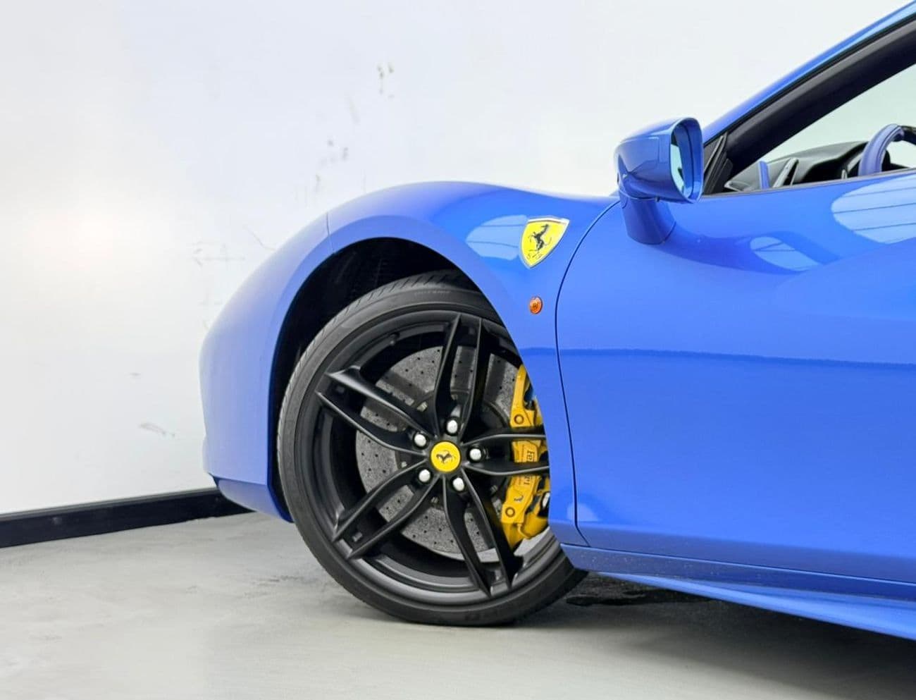 2016 Ferrari 488 Spider STANDARD thumbnail 7