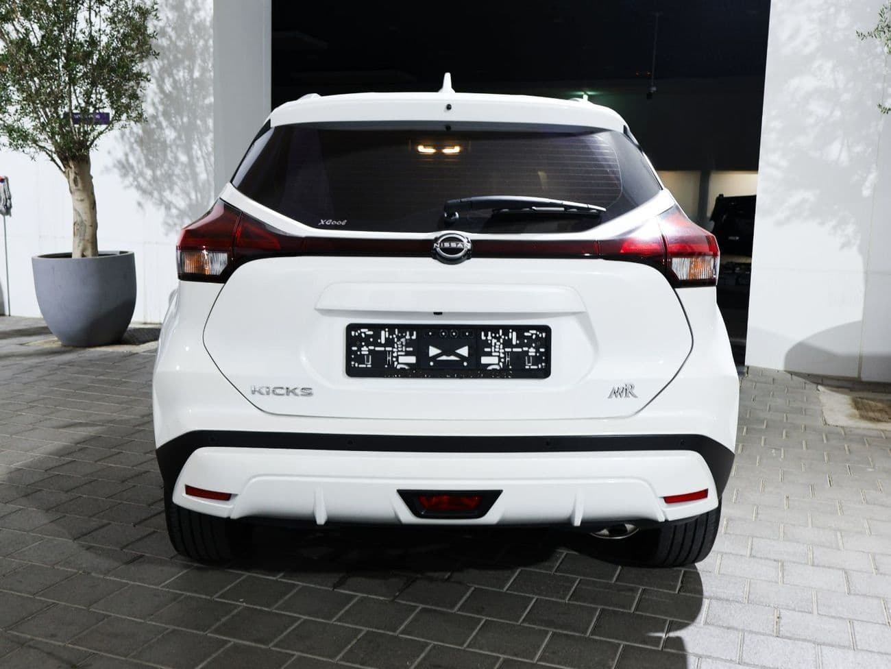 2024 Nissan Kicks SV thumbnail 5