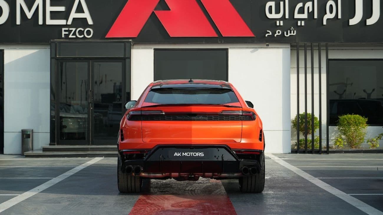 2026 Lamborghini Urus SE thumbnail 5