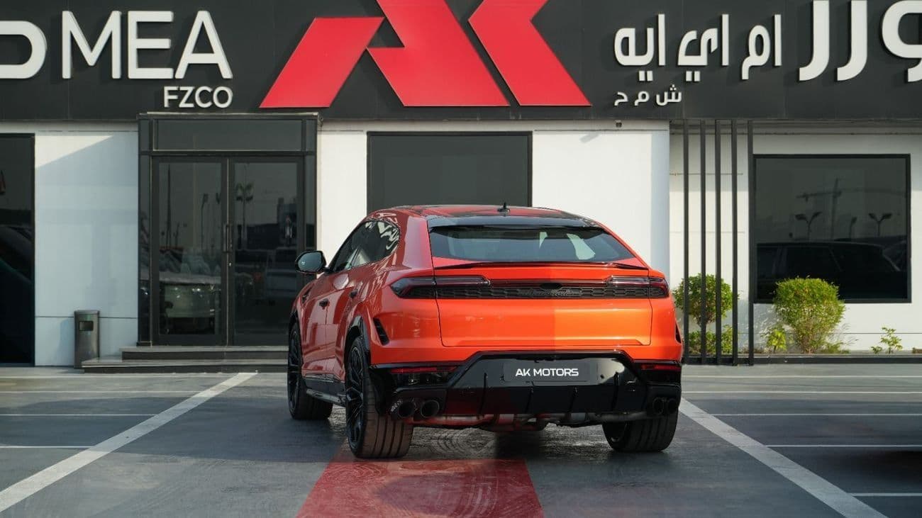 2026 Lamborghini Urus SE thumbnail 6