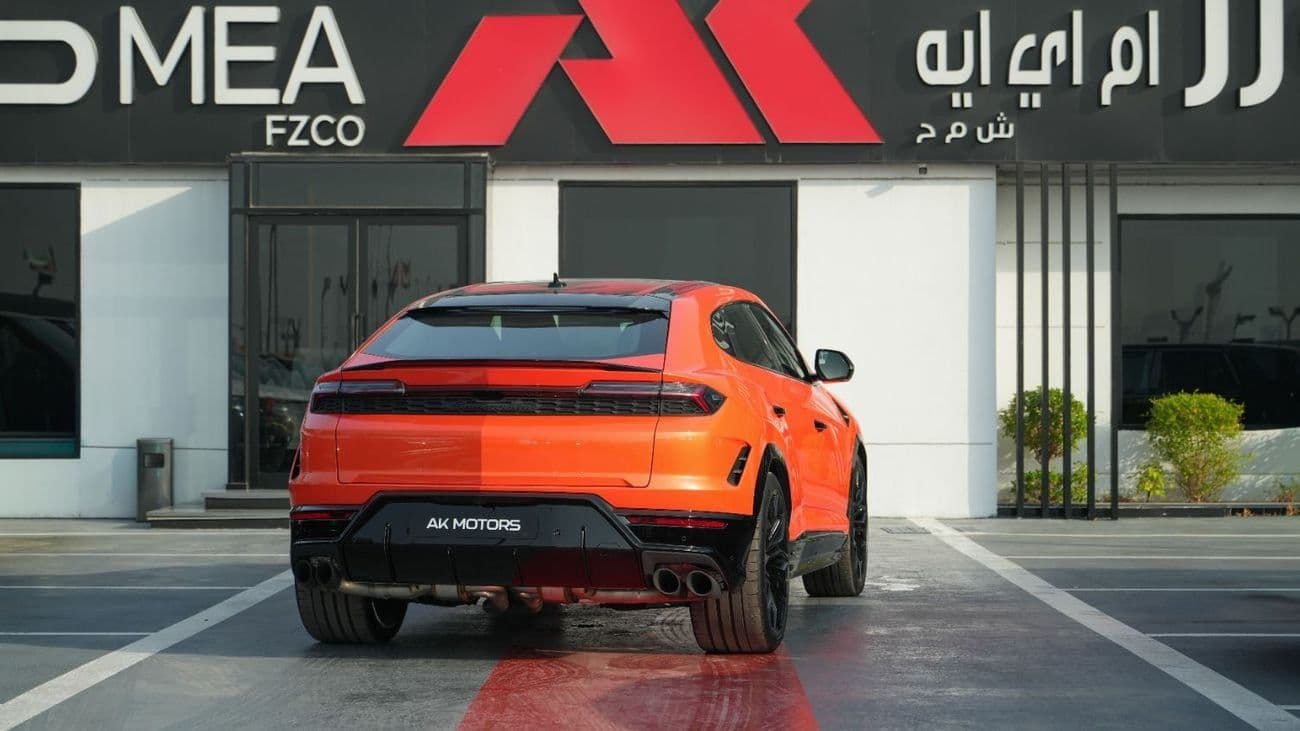 2026 Lamborghini Urus SE thumbnail 4