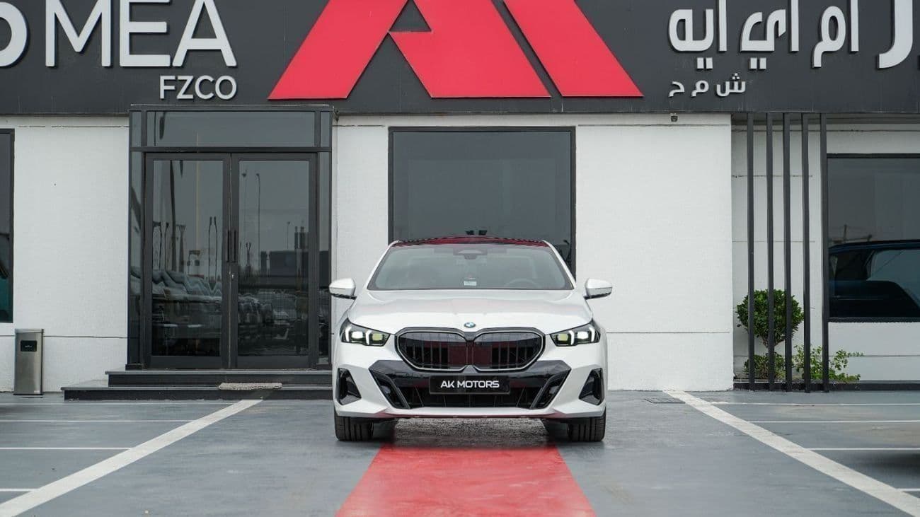 2027 BMW 530i M Sport Pro thumbnail 2