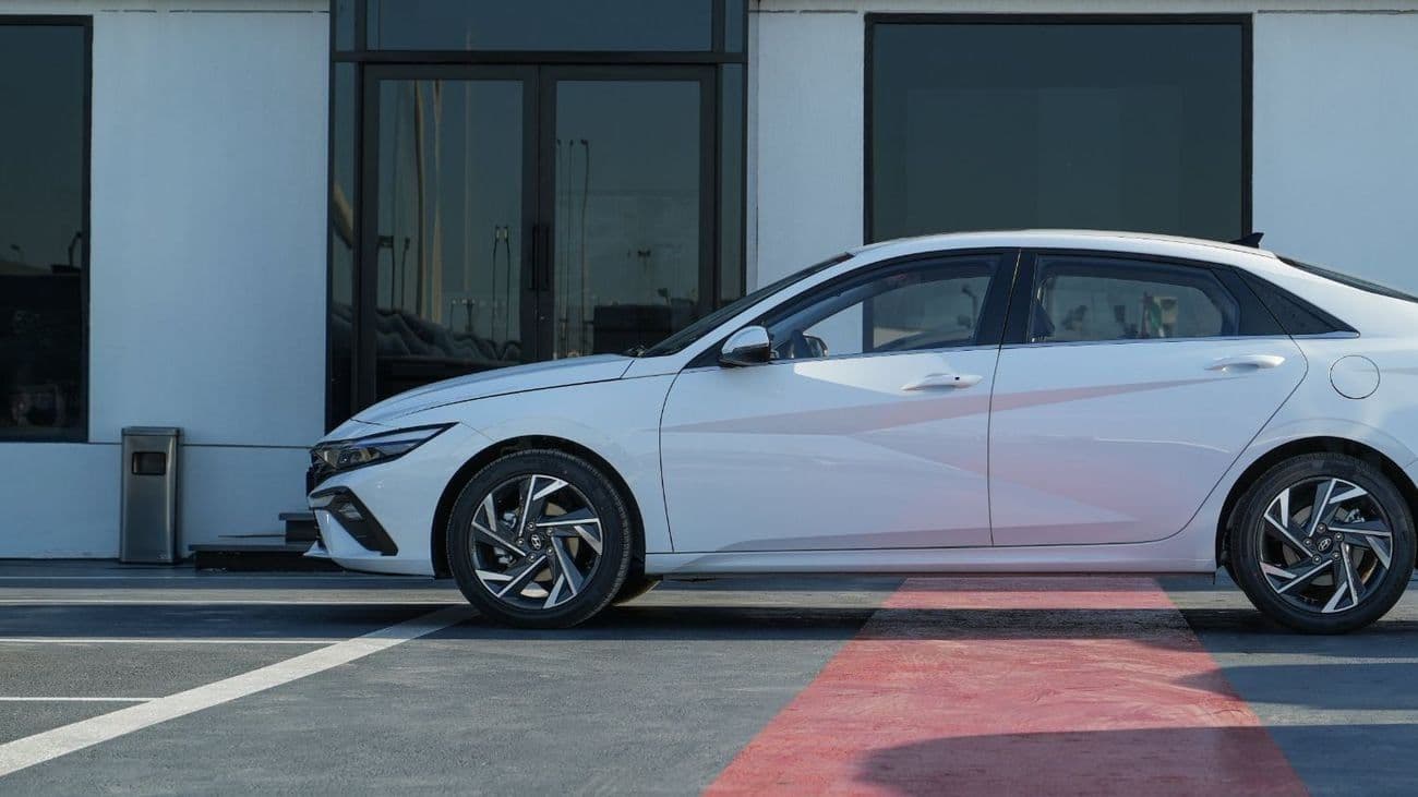 2025 Hyundai Elantra SMART thumbnail 7