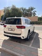 2025 Toyota Land Cruiser thumbnail 4