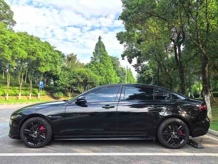 2025 Jaguar XE thumbnail 2