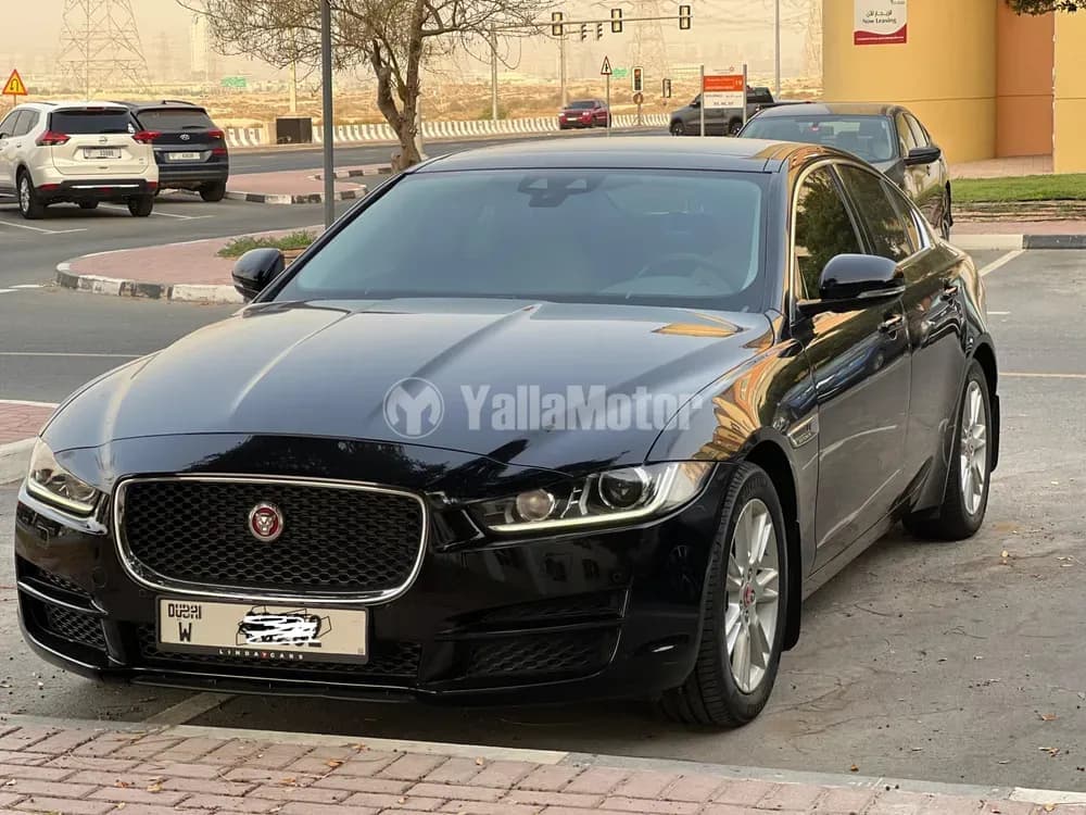 2025 Jaguar XE thumbnail 6