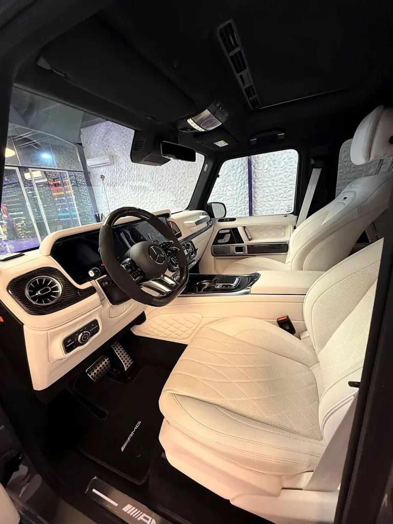 2025 Mercedes Benz G63 AMG STANDARD thumbnail 4