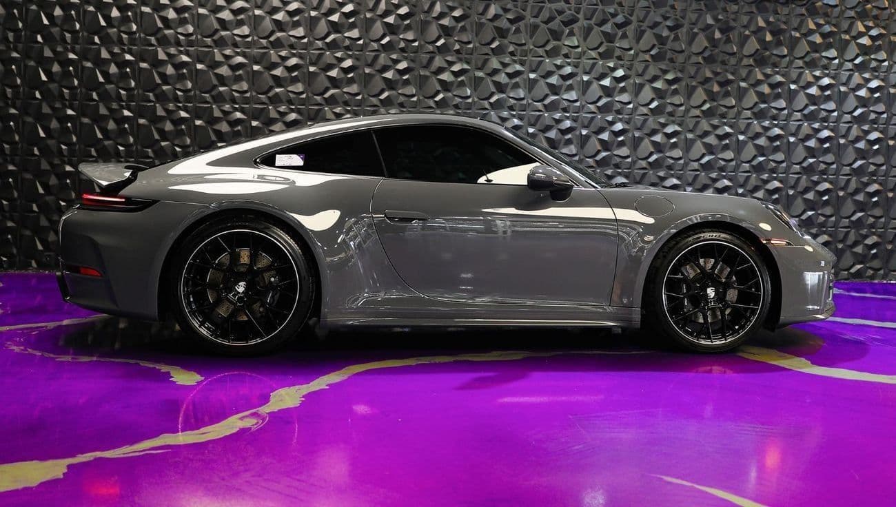 2025 Porsche 911 CARRERA GTS thumbnail 4