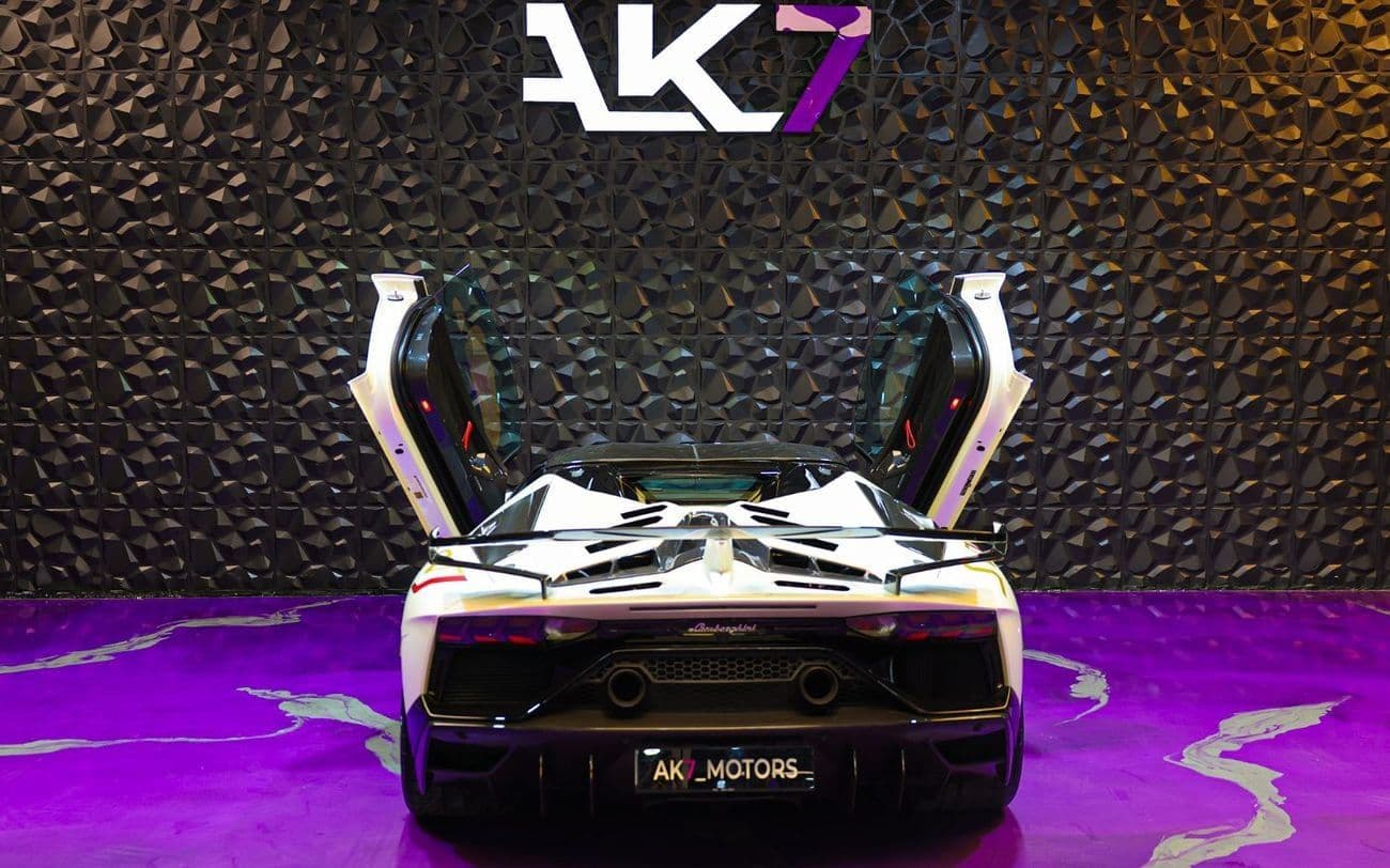 2020 Lamborghini Aventador Roadster thumbnail 5