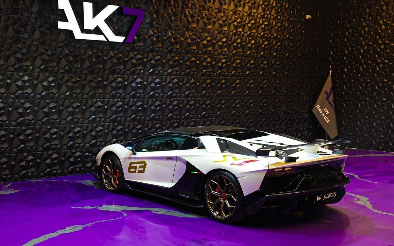 2020 Lamborghini Aventador Roadster thumbnail 6