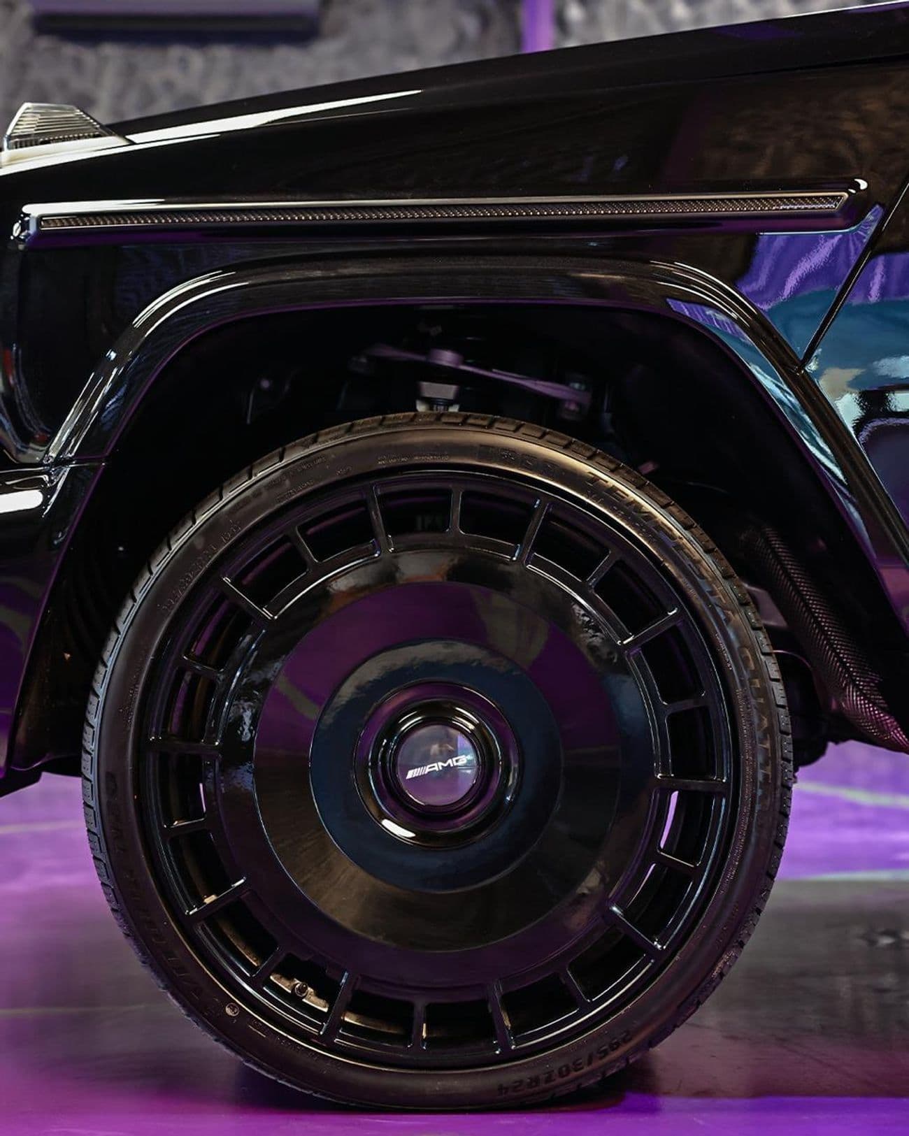 2025 Mercedes Benz G63 AMG STANDARD thumbnail 5