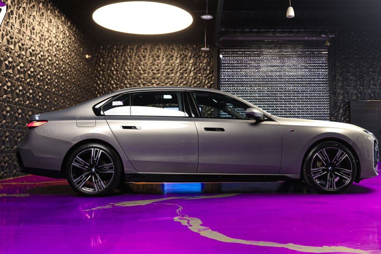 2023 BMW 740i M SPORT thumbnail 6