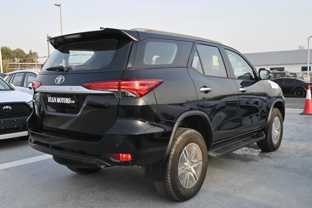 2025 Toyota Fortuner thumbnail 6