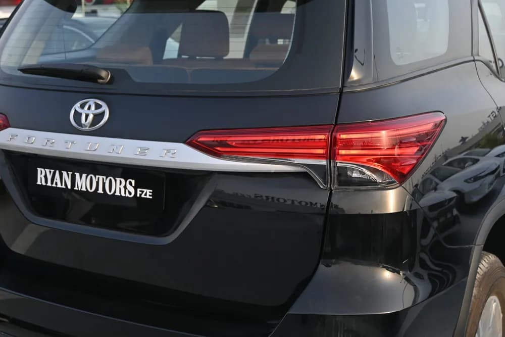 2025 Toyota Fortuner thumbnail 7