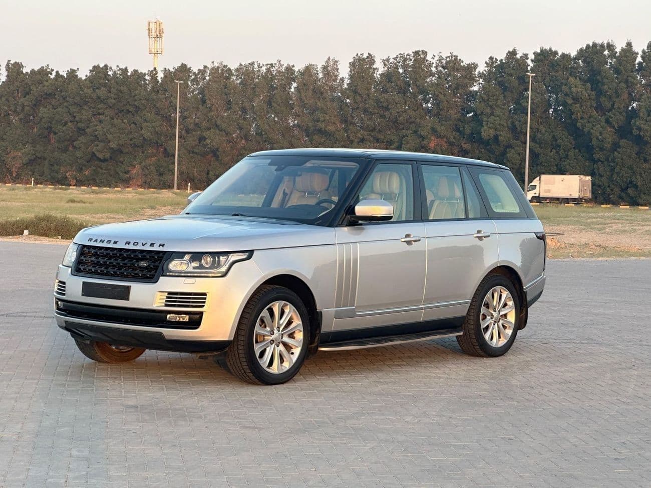 2014 Land Rover Range Rover VOGUE SE thumbnail 4
