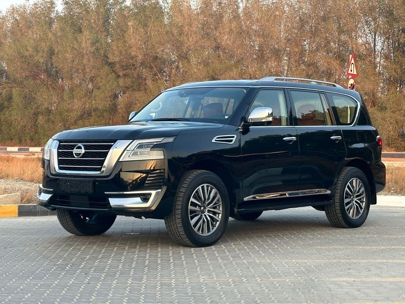2021 Nissan Patrol SE PLATINUM CITY thumbnail 3