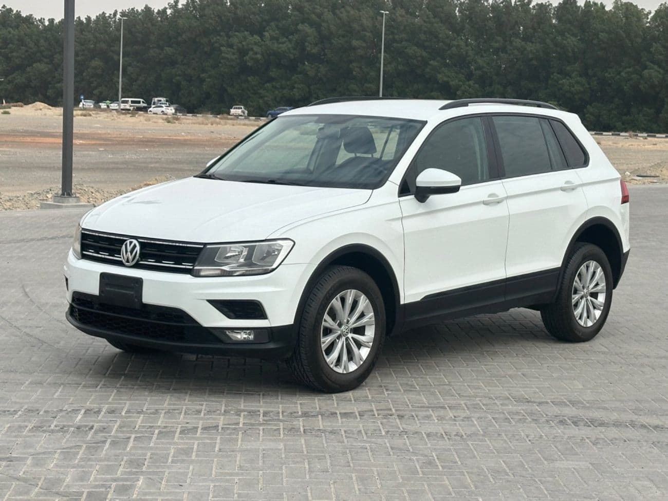 2018 Volkswagen Tiguan SPORT thumbnail 3