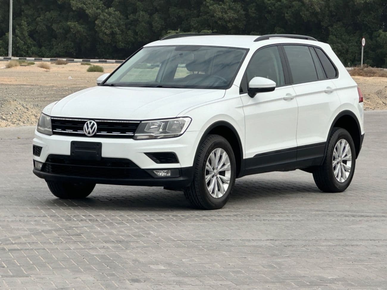 2018 Volkswagen Tiguan SPORT thumbnail 4