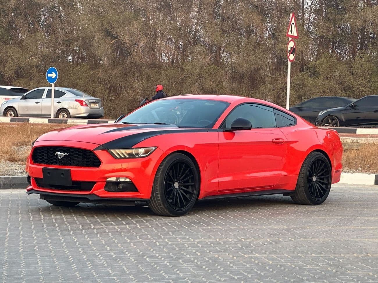 2015 Ford Mustang STANDARD thumbnail 4