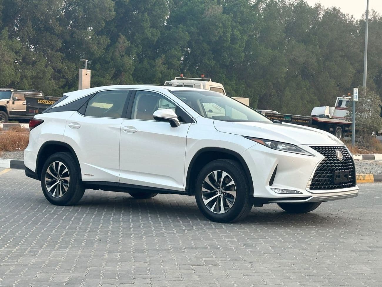 2020 Lexus RX450h PREMIER thumbnail 3