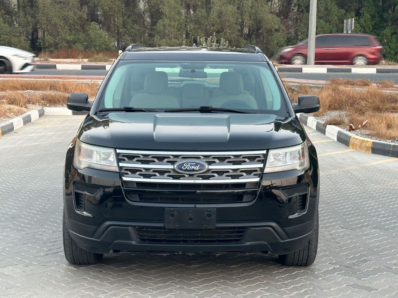 2018 Ford Explorer BASE thumbnail 2