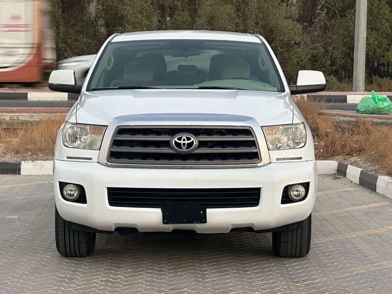 2012 Toyota Sequoia SR5 4X4 thumbnail 2