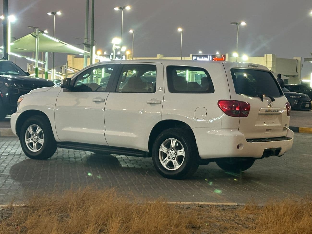 2012 Toyota Sequoia SR5 4X4 thumbnail 8