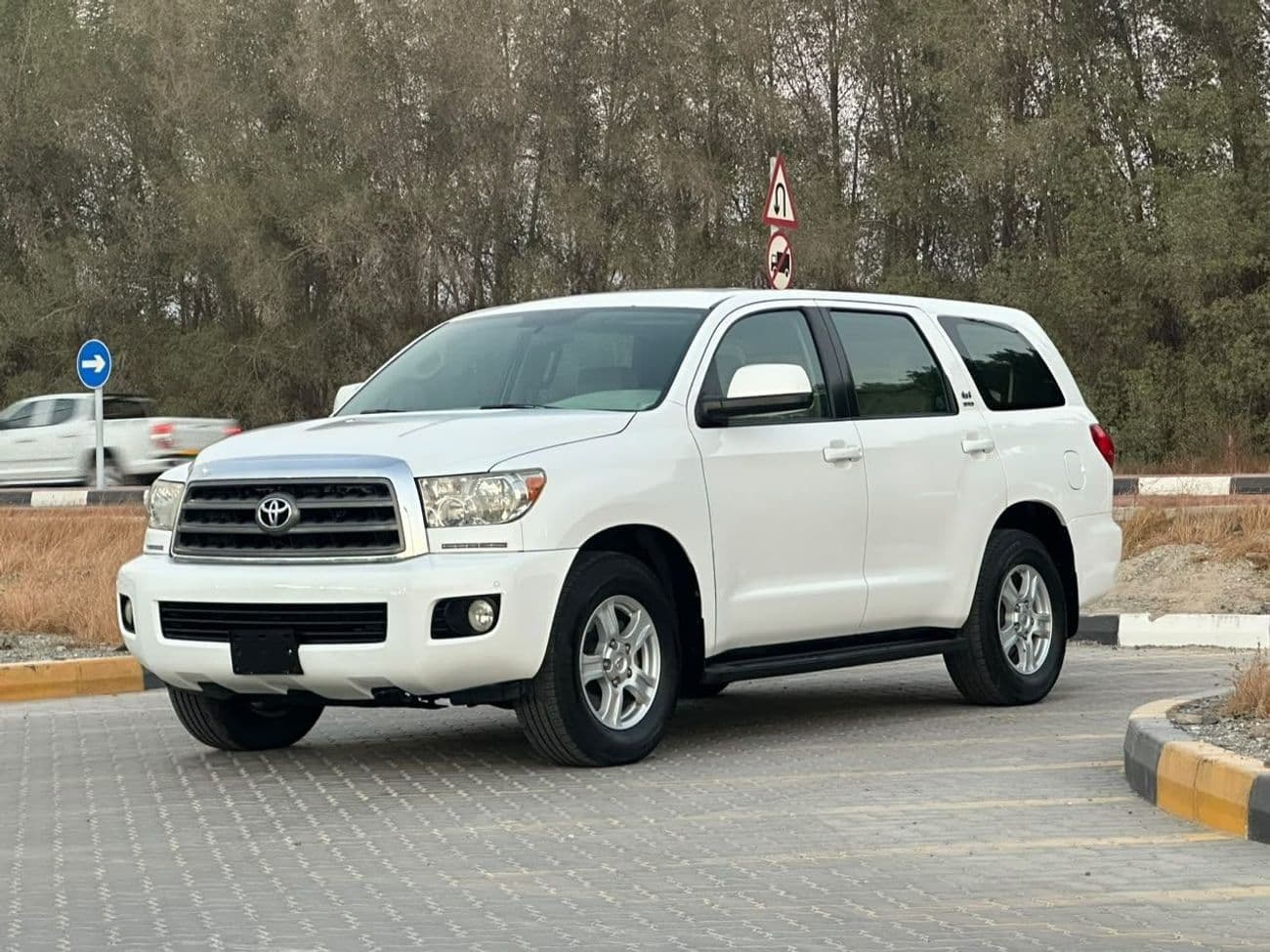 2012 Toyota Sequoia SR5 4X4 thumbnail 4