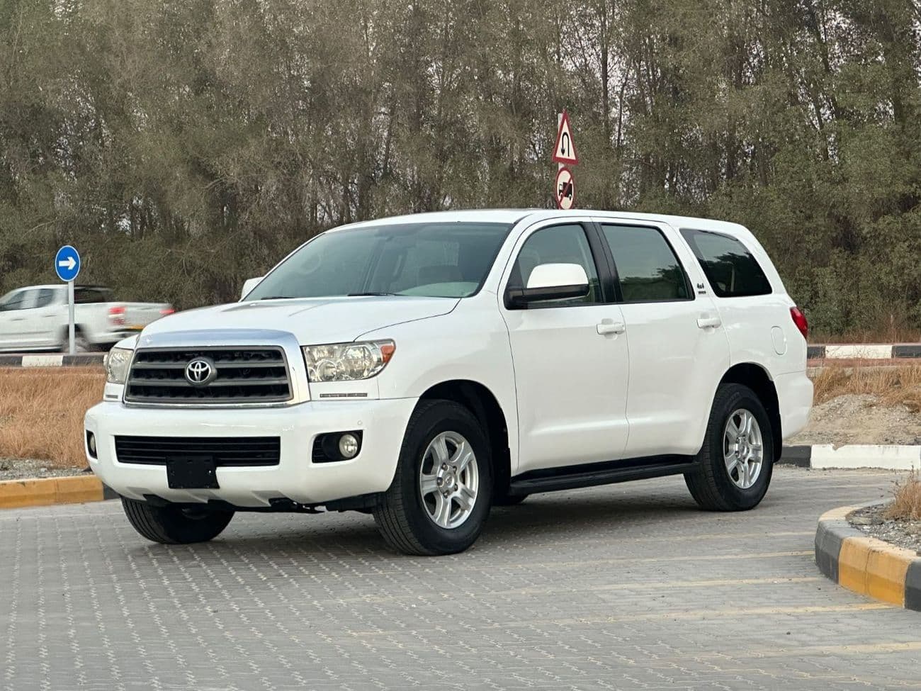 2012 Toyota Sequoia SR5 4X4 thumbnail 5