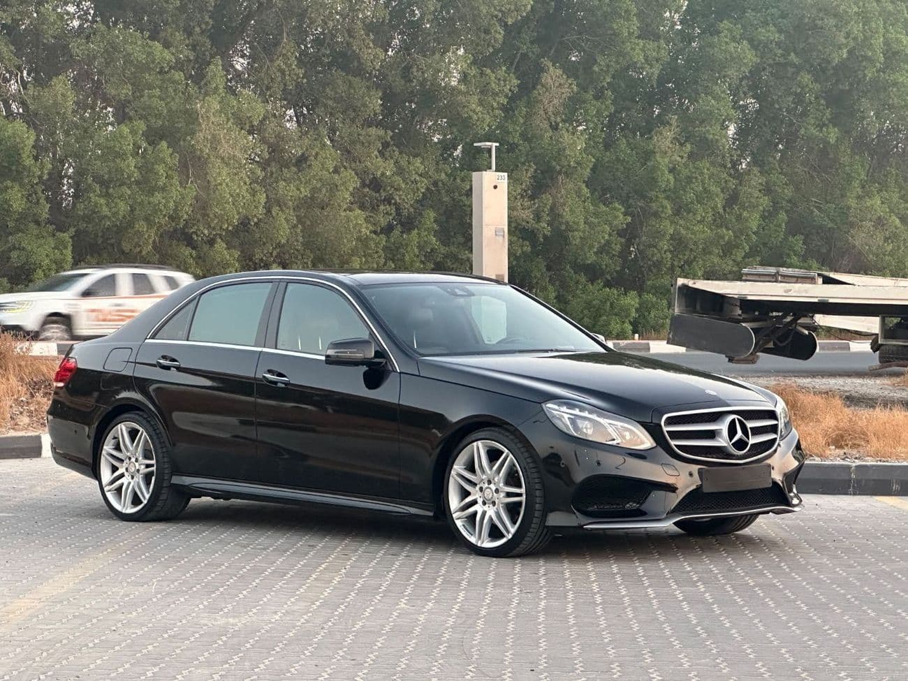2014 Mercedes Benz E300 AVANTGARDE SPORT thumbnail 3