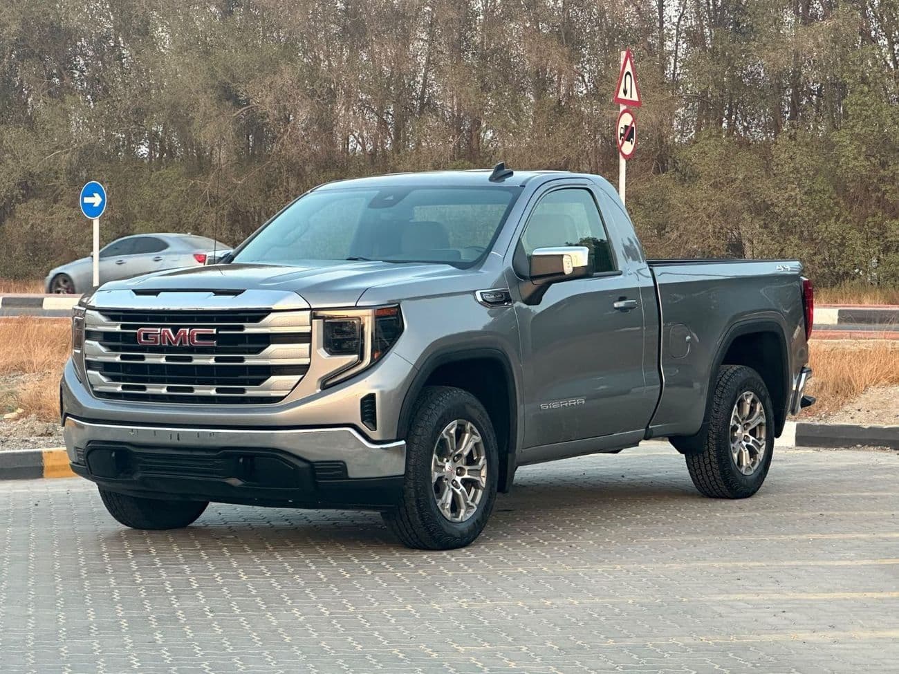 2023 GMC Sierra 1500 REGULAR CAB SLE thumbnail 4