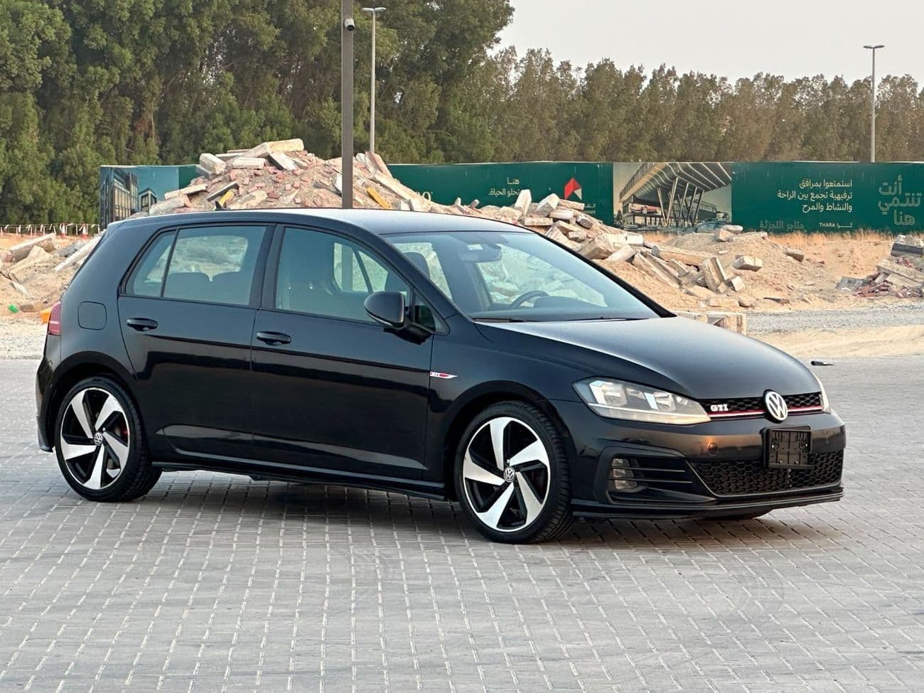 2019 Volkswagen Golf GTI SE thumbnail 2