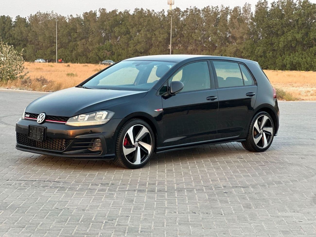 2019 Volkswagen Golf GTI SE thumbnail 4