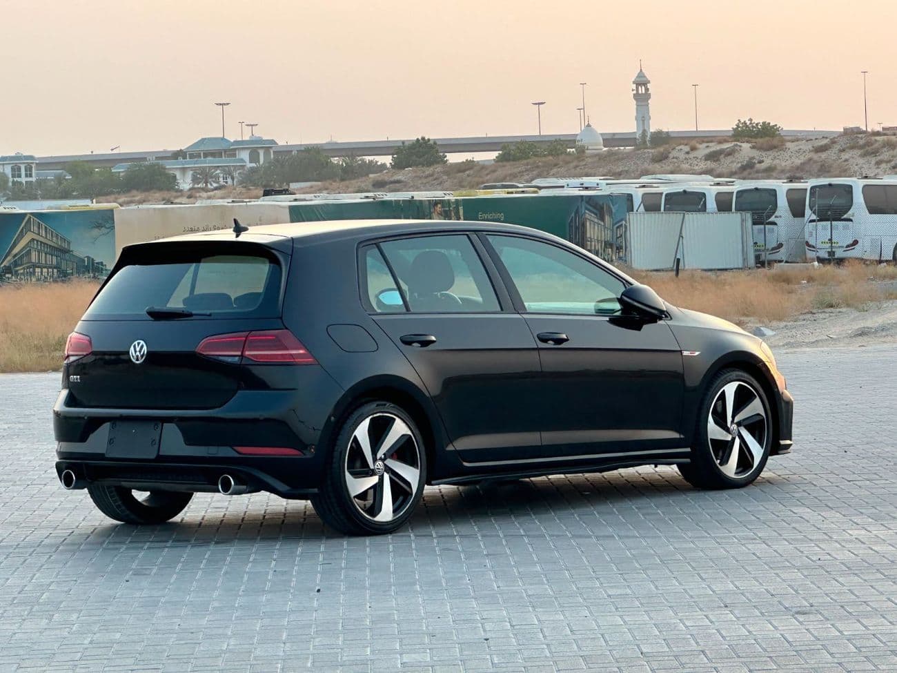2019 Volkswagen Golf GTI SE thumbnail 7