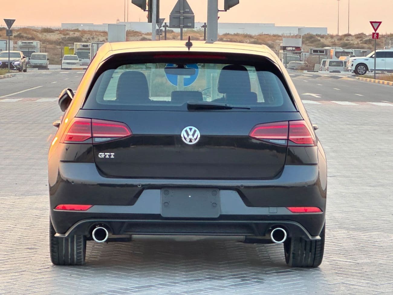 2019 Volkswagen Golf GTI SE thumbnail 8