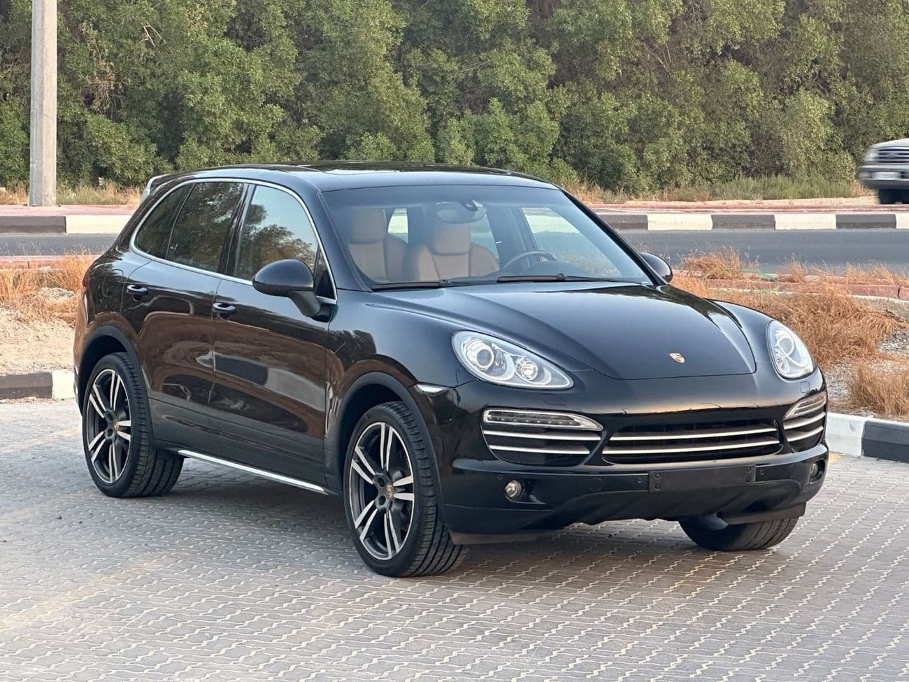 2014 Porsche Cayenne STANDARD thumbnail 4