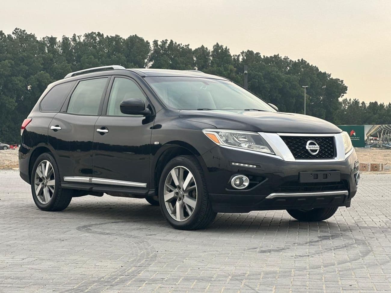 2013 Nissan Pathfinder CLASSIC XE thumbnail 3
