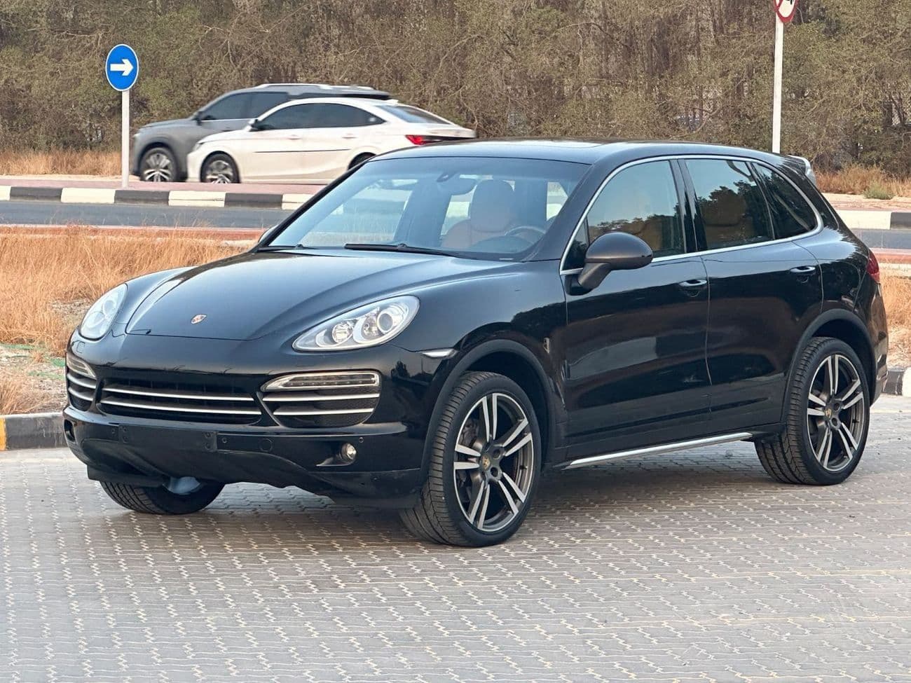 2014 Porsche Cayenne STANDARD thumbnail 2