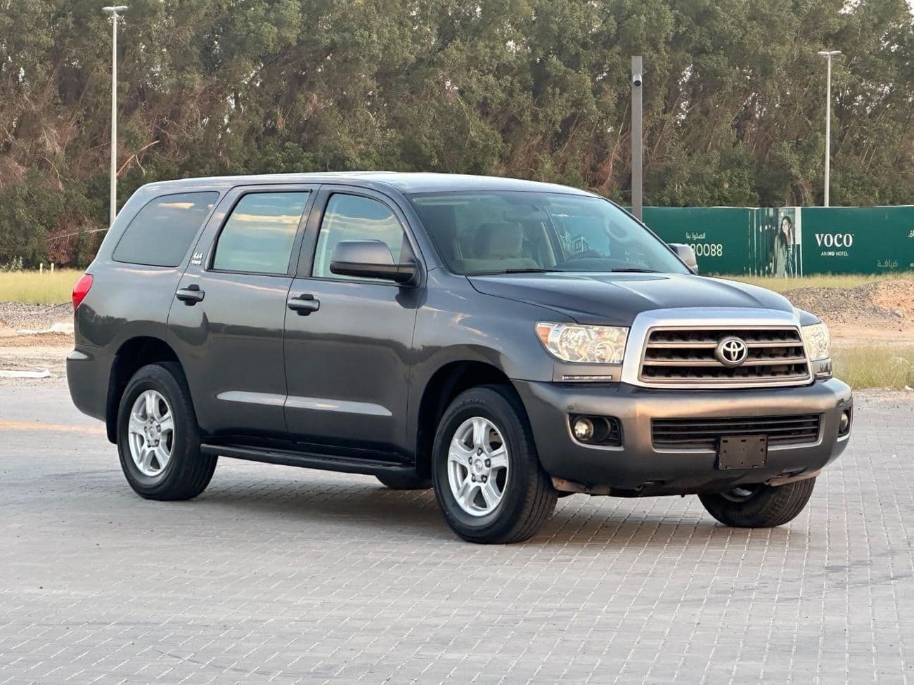 2012 Toyota Sequoia SR5 4X4 thumbnail 4