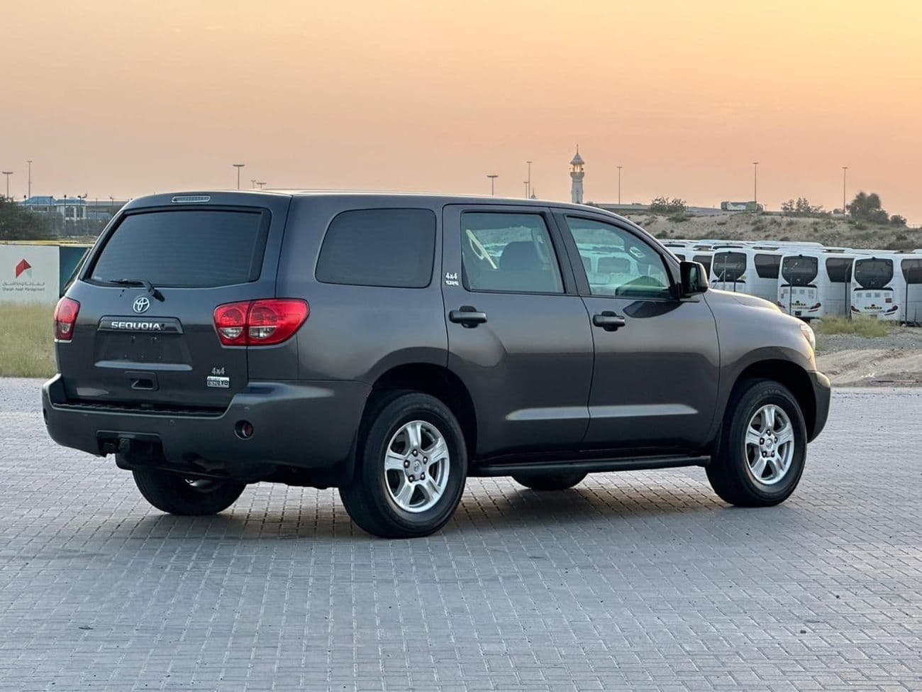 2012 Toyota Sequoia SR5 4X4 thumbnail 7