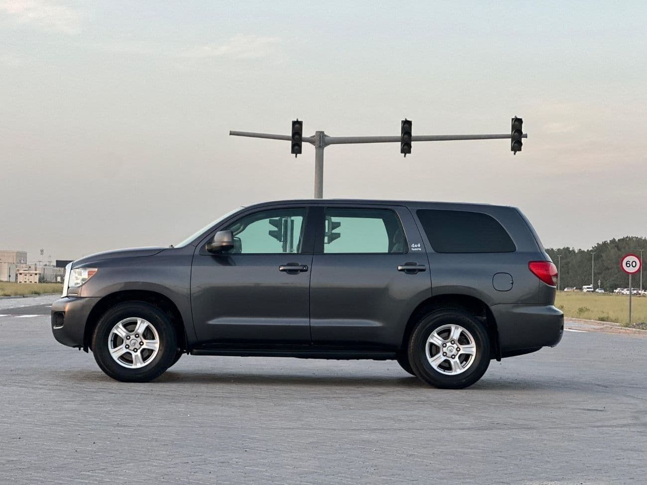 2012 Toyota Sequoia SR5 4X4 thumbnail 6