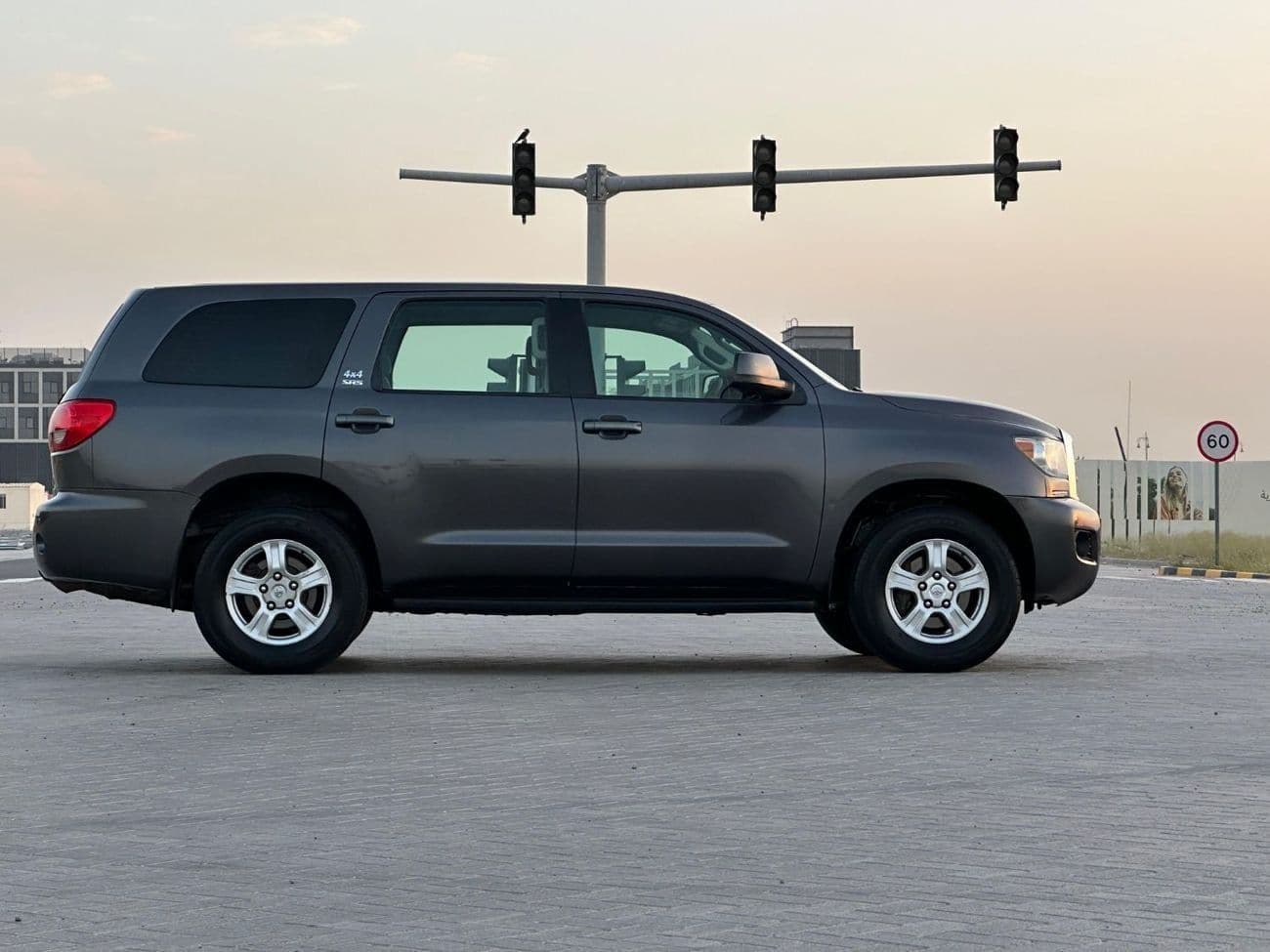 2012 Toyota Sequoia SR5 4X4 thumbnail 8