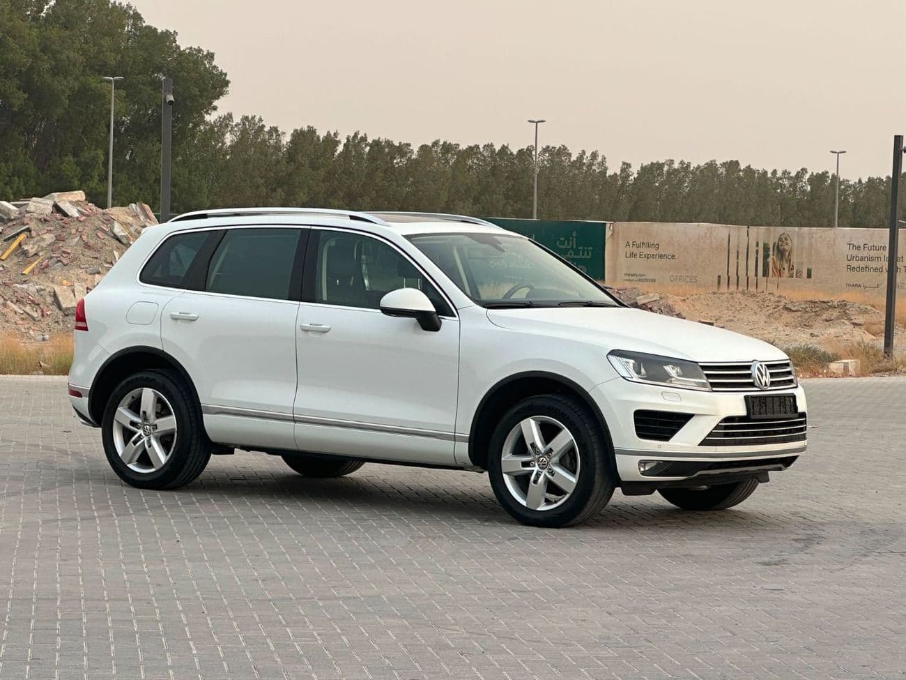 2016 Volkswagen Touareg SEL thumbnail 6