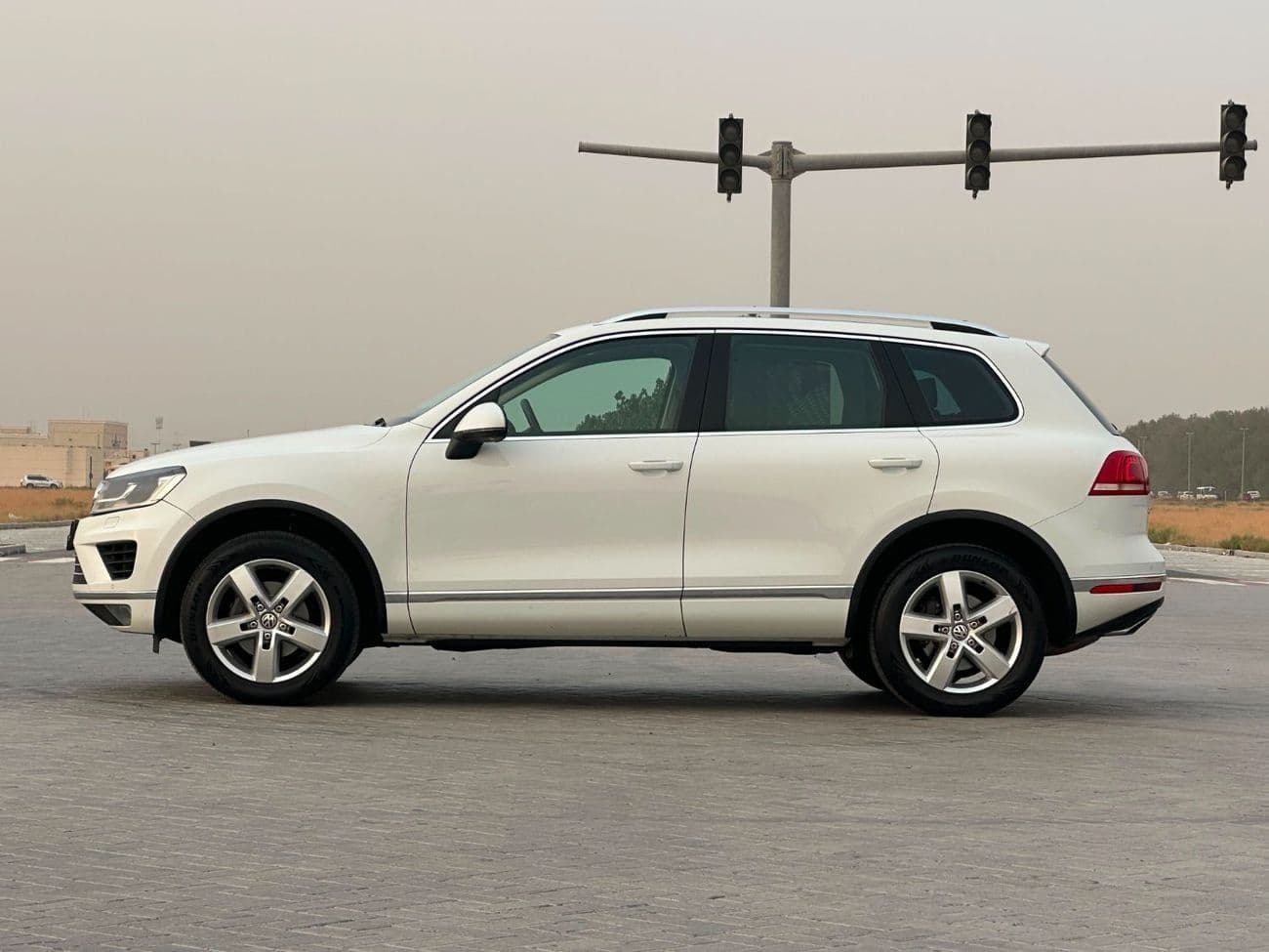 2016 Volkswagen Touareg SEL thumbnail 7