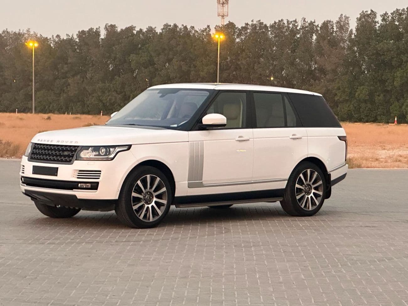 2015 Land Rover Range Rover VOGUE SE thumbnail 2